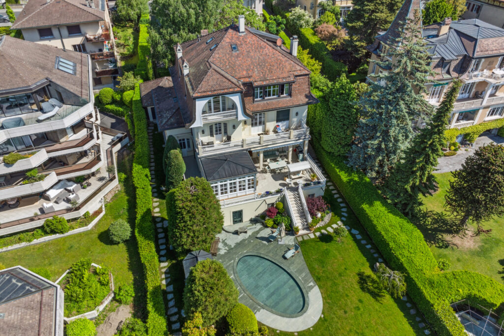 backbone_544867-A_007_HD