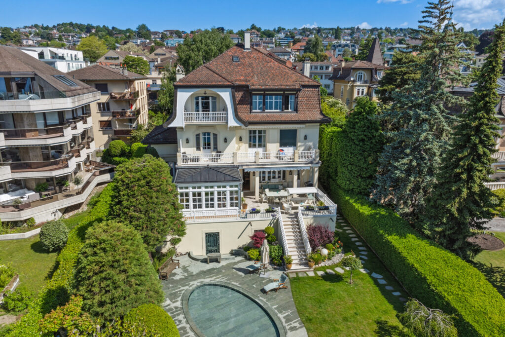 backbone_544867-A_046_HD