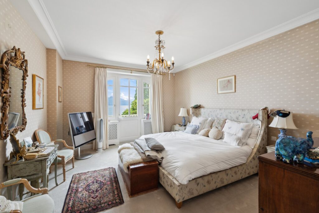 backbone_544867-B_004_WEB