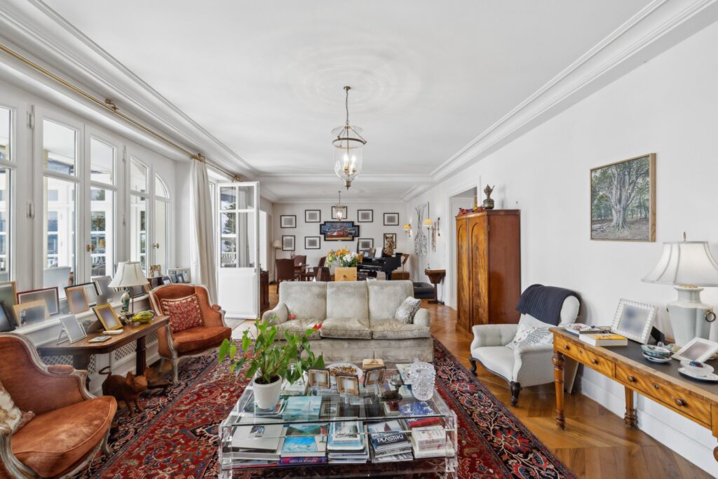 backbone_544867-B_091_WEB