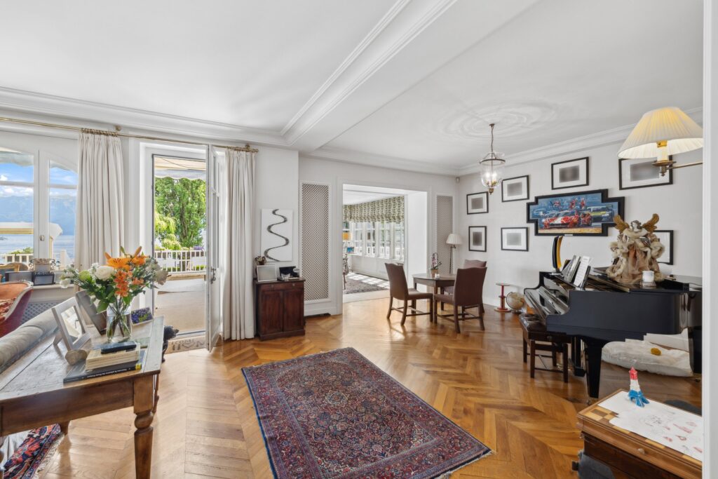 backbone_544867-B_109_WEB