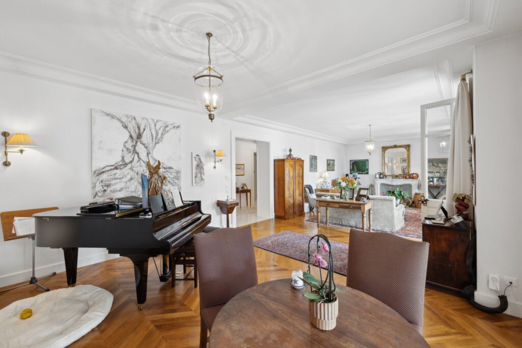 backbone_544867-B_115_WEB