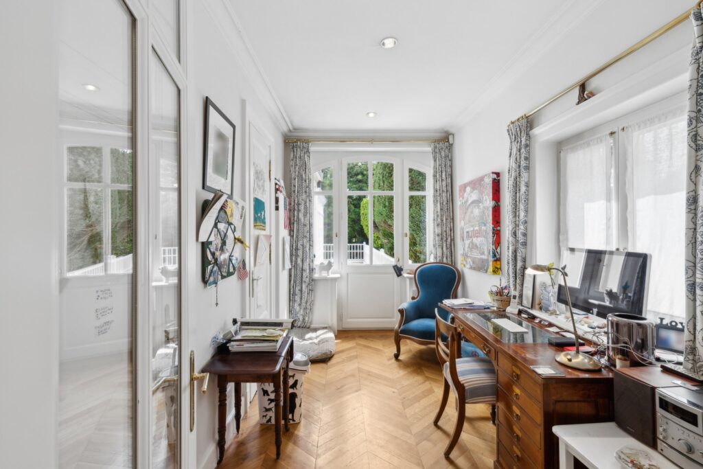 backbone_544867-B_121_WEB