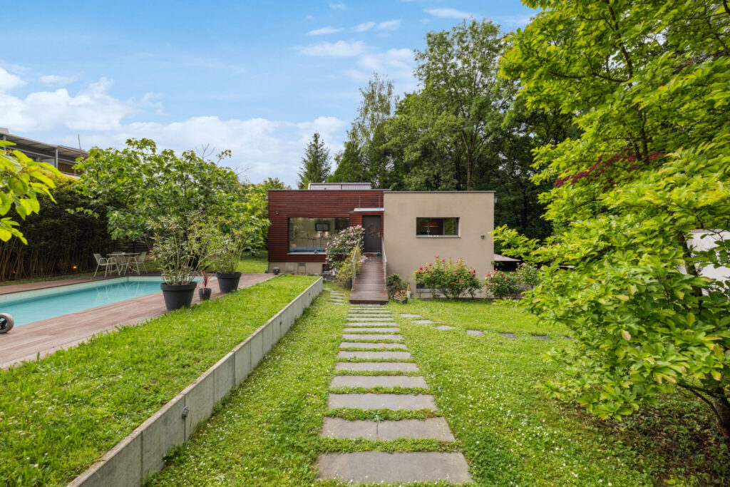 backbone_546411-A_013_HD