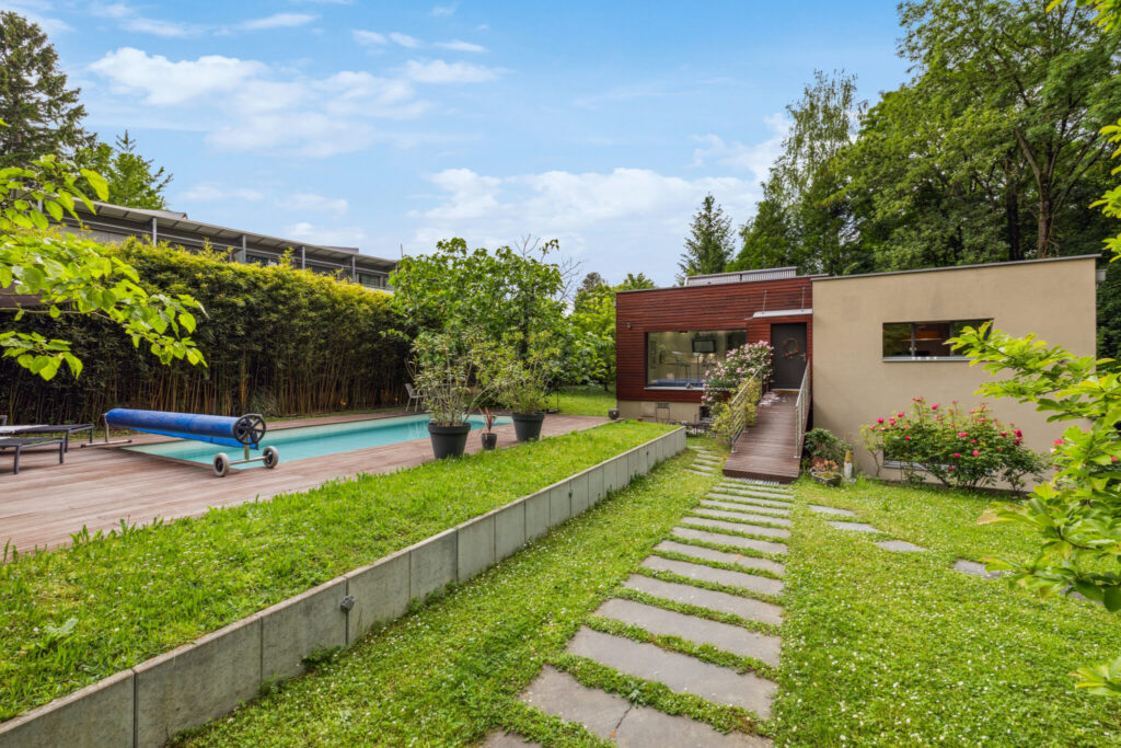 backbone_546411-A_019_HD