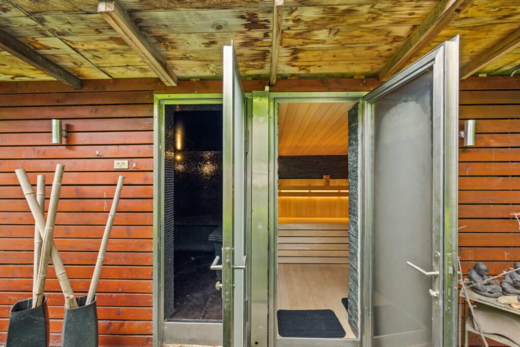 backbone_546411-A_034_HD