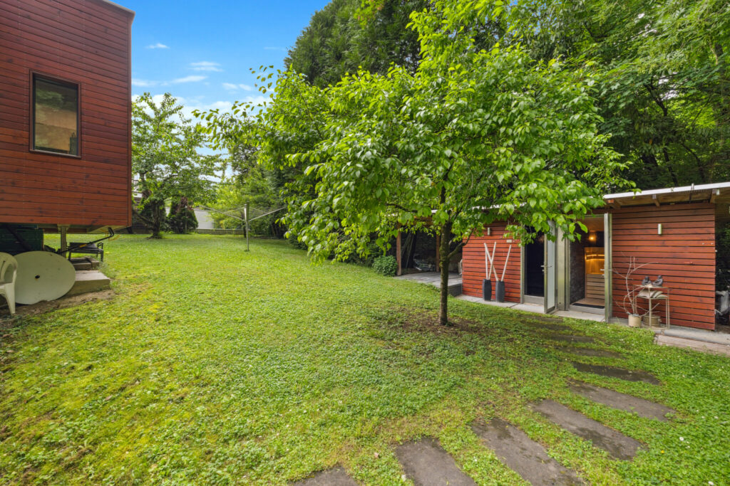 backbone_546411-A_040_HD