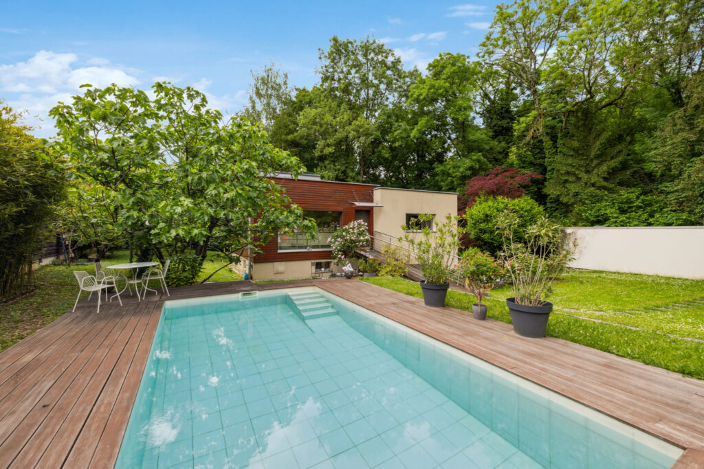 backbone_546411-A_079_HD