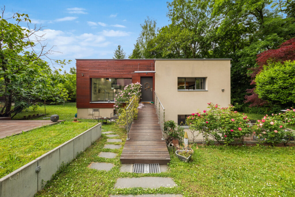 backbone_546411-A_085_HD