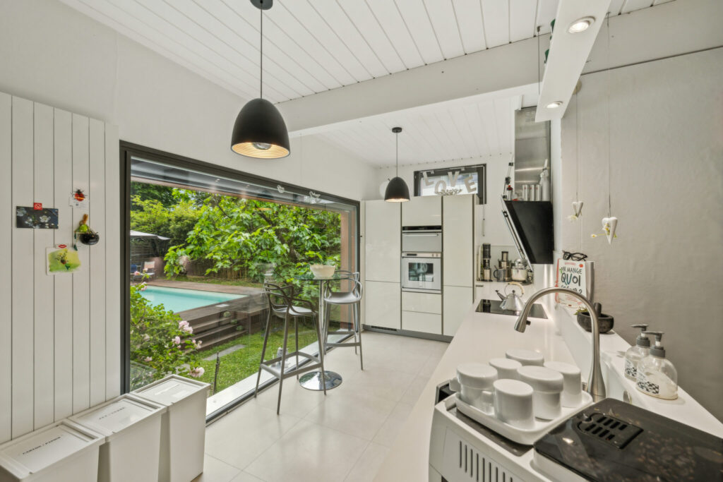 backbone_546411-A_106_HD