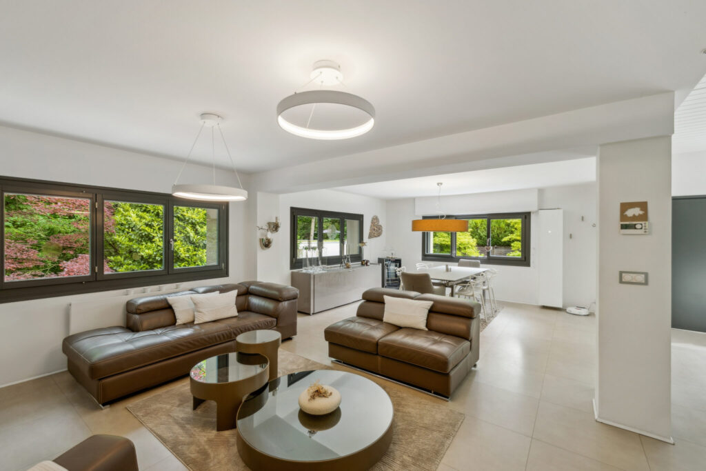 backbone_546411-A_124_HD