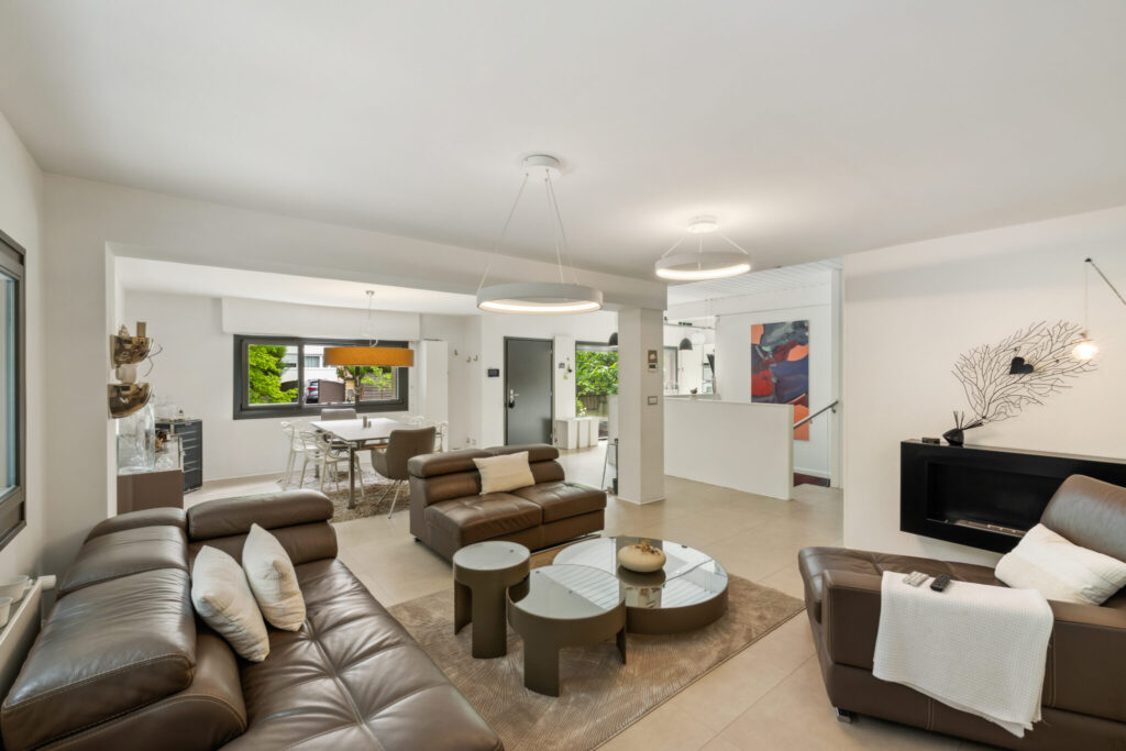 backbone_546411-A_130_HD