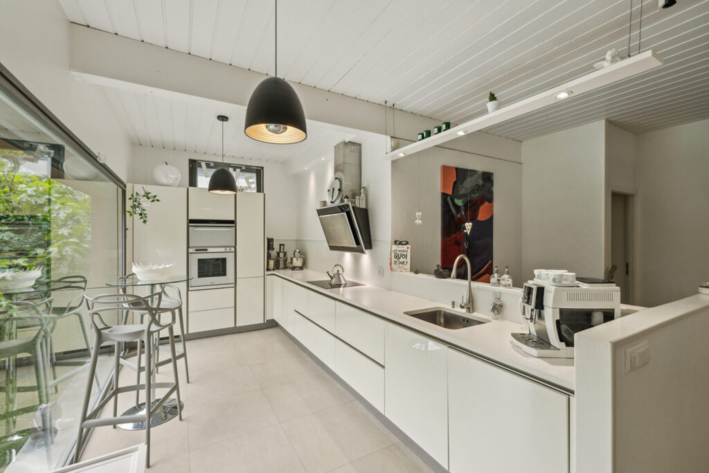 backbone_546411-A_145_HD